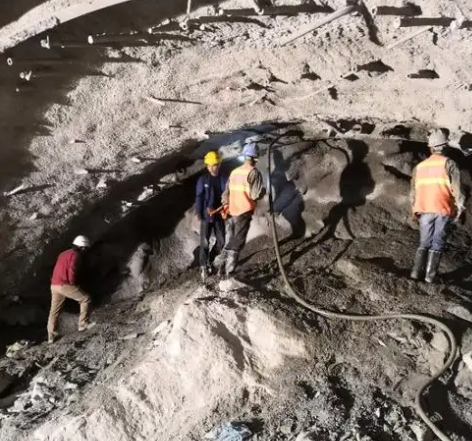 肃南隧道拱顶带模注浆料，微膨胀注浆料的特点及施工工艺